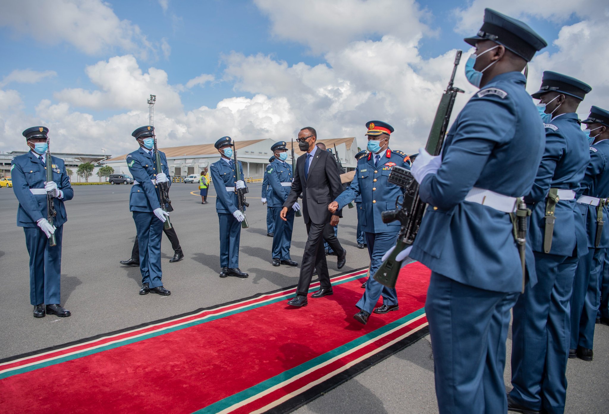 Perezida Kagame yageze i Nairobi muri Kenya.