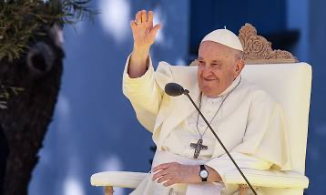 Papa Francis mu rugendo rwo guhesha umugisha abatinganyi muri Kiliziya Gatolika